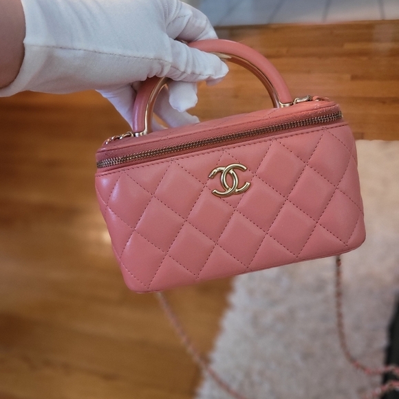 ❌SOLD❌Chanel Pink Small Vanity - Picture 2 of 15